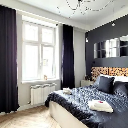 Wild & Huge Comfy 5 Min To Main Square Apartament