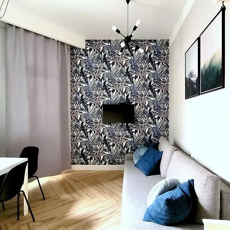 Wild & Huge Comfy 5 Min To Main Square *