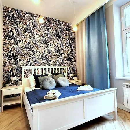Apartment Wild & Huge Comfy 5 Min To Main Square
