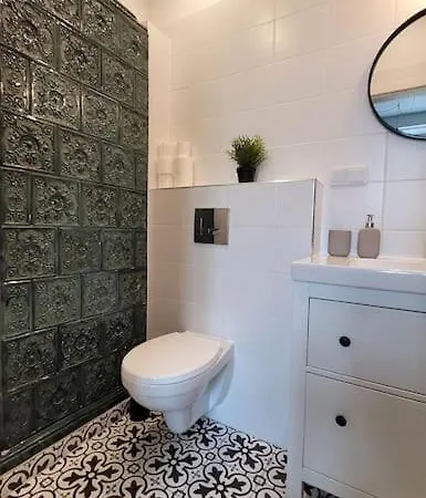 Wild & Huge Comfy 5 Min To Main Square *