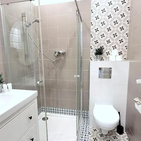 Wild & Huge Comfy 5 Min To Main Square