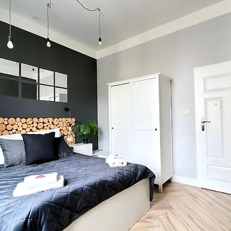 Apartment Wild & Huge Comfy 5 Min To Main Square *