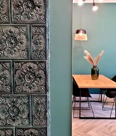 Wild & Huge Comfy 5 Min To Main Square