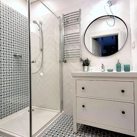 Wild & Huge Comfy 5 Min To Main Square Lägenhet